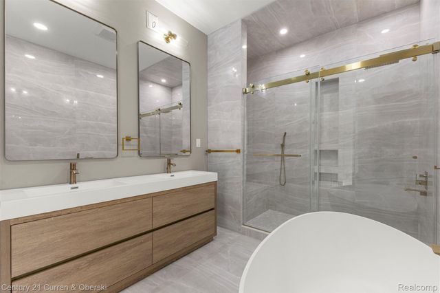 2211 Golfview Drive, Dearborn, MI 48128