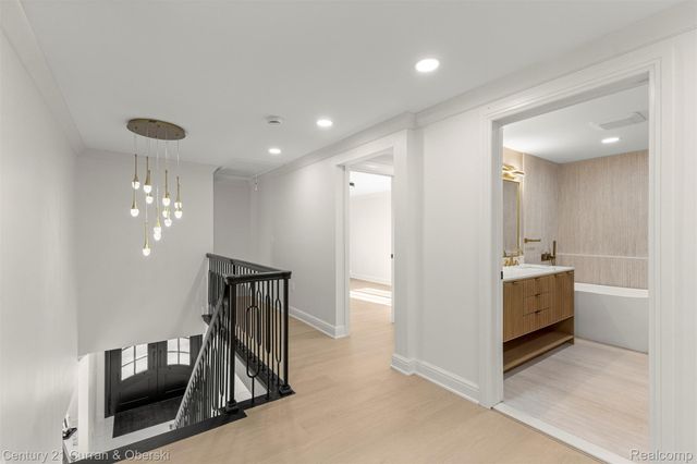 2211 Golfview Drive, Dearborn, MI 48128