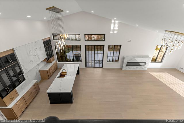 2211 Golfview Drive, Dearborn, MI 48128