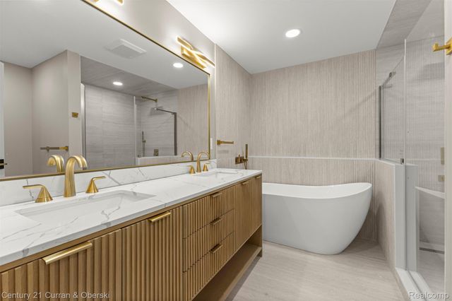 2211 Golfview Drive, Dearborn, MI 48128