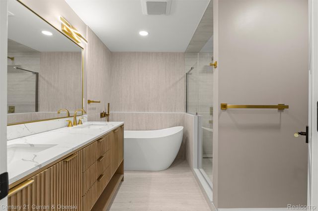 2211 Golfview Drive, Dearborn, MI 48128