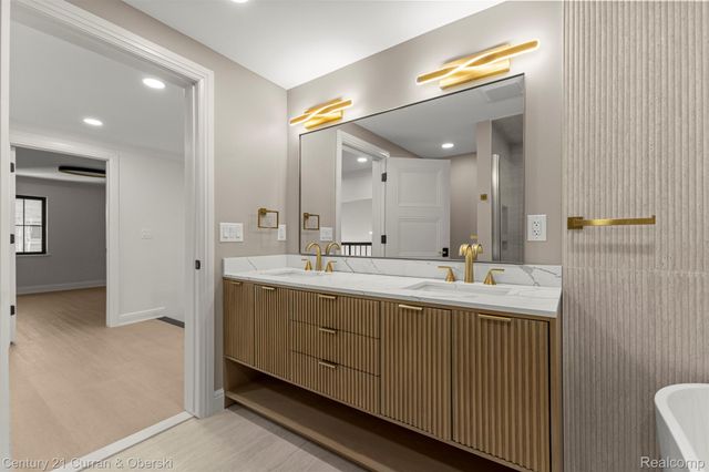 2211 Golfview Drive, Dearborn, MI 48128