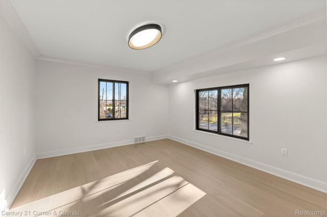 2211 Golfview Drive, Dearborn, MI 48128