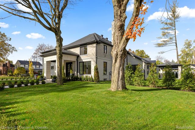 2211 Golfview Drive, Dearborn, MI 48128