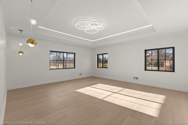 2211 Golfview Drive, Dearborn, MI 48128