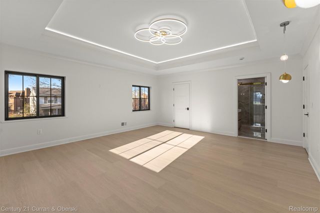 2211 Golfview Drive, Dearborn, MI 48128