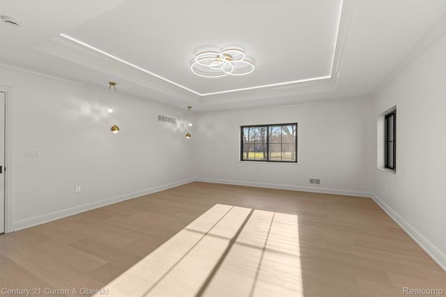 2211 Golfview Drive, Dearborn, MI 48128