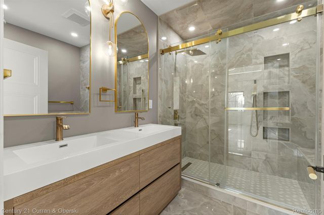 2211 Golfview Drive, Dearborn, MI 48128