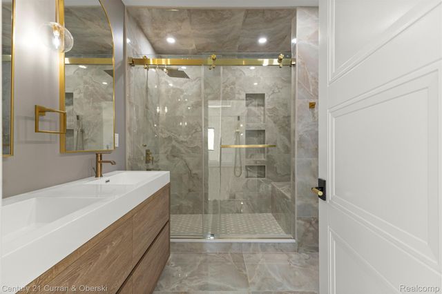 2211 Golfview Drive, Dearborn, MI 48128