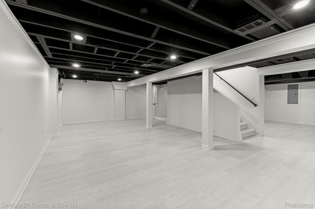 2211 Golfview Drive, Dearborn, MI 48128