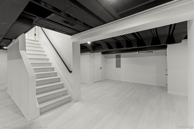 2211 Golfview Drive, Dearborn, MI 48128