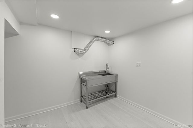 2211 Golfview Drive, Dearborn, MI 48128