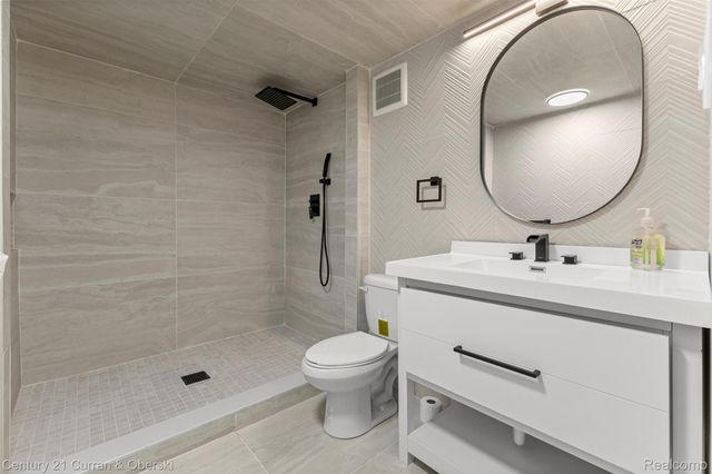 2211 Golfview Drive, Dearborn, MI 48128