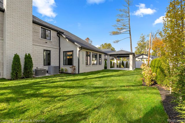 2211 Golfview Drive, Dearborn, MI 48128