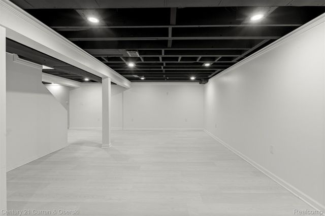 2211 Golfview Drive, Dearborn, MI 48128