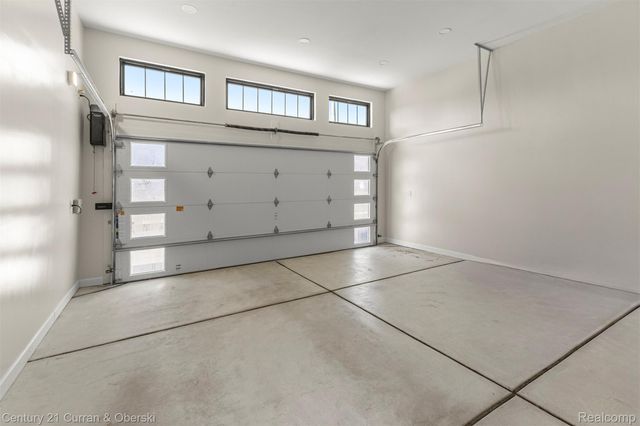 2211 Golfview Drive, Dearborn, MI 48128