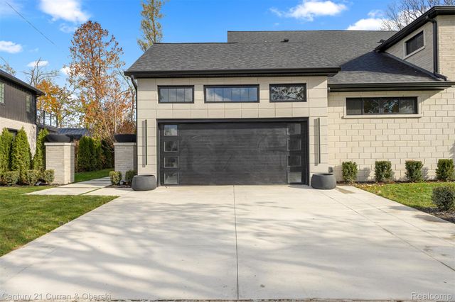 2211 Golfview Drive, Dearborn, MI 48128