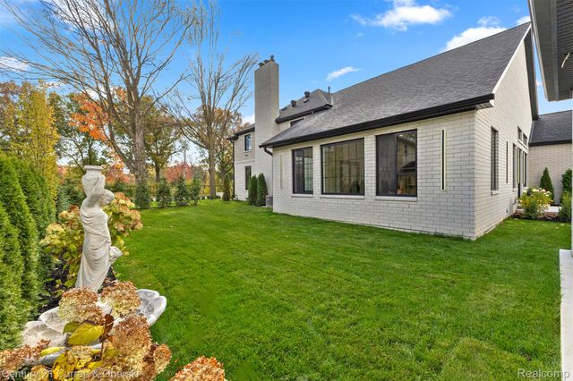 2211 Golfview Drive, Dearborn, MI 48128