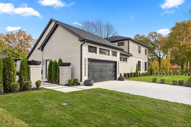 2211 Golfview Drive, Dearborn, MI 48128