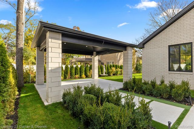 2211 Golfview Drive, Dearborn, MI 48128