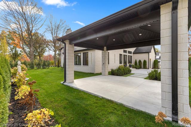 2211 Golfview Drive, Dearborn, MI 48128