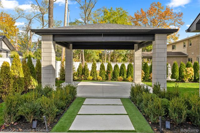 2211 Golfview Drive, Dearborn, MI 48128