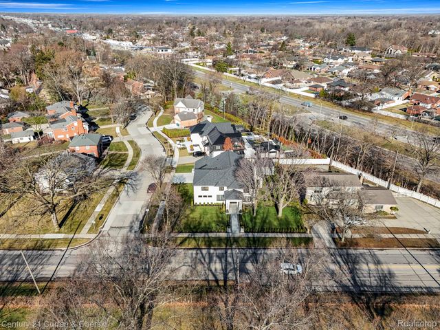 2211 Golfview Drive, Dearborn, MI 48128