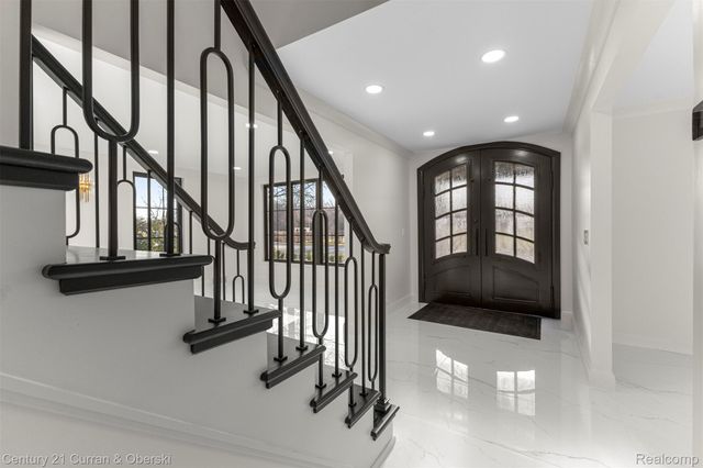 2211 Golfview Drive, Dearborn, MI 48128