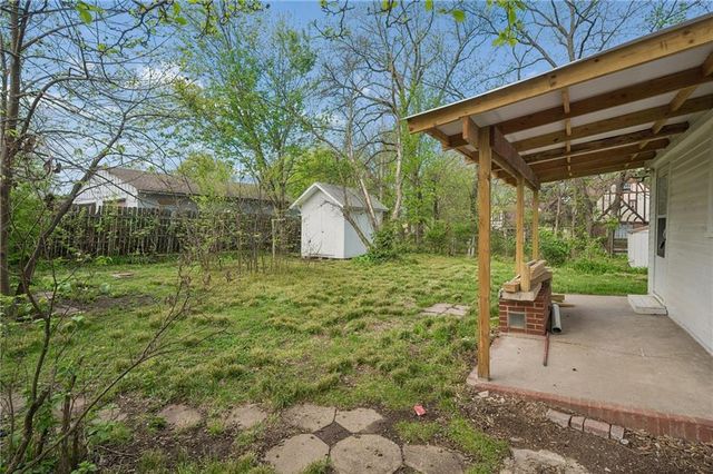 11605 E Winner Road, Independence, MO 64052