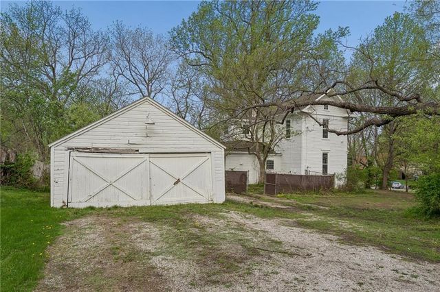 11605 E Winner Road, Independence, MO 64052