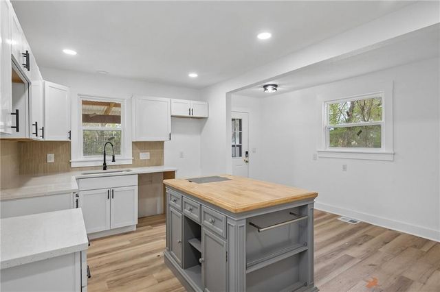 11605 E Winner Road, Independence, MO 64052