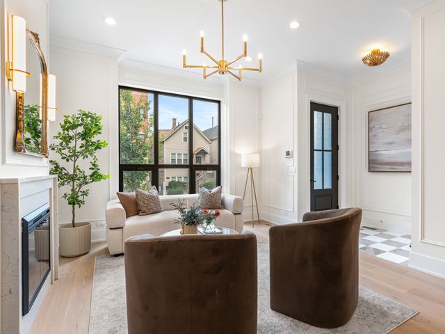 3041 N Leavitt Street, Chicago, IL 60618
