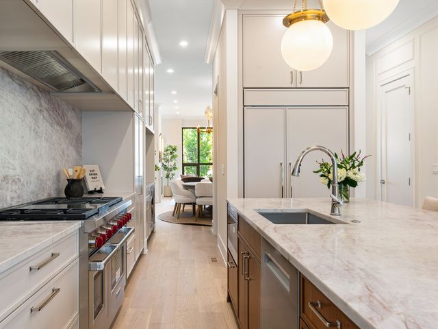 3041 N Leavitt Street, Chicago, IL 60618
