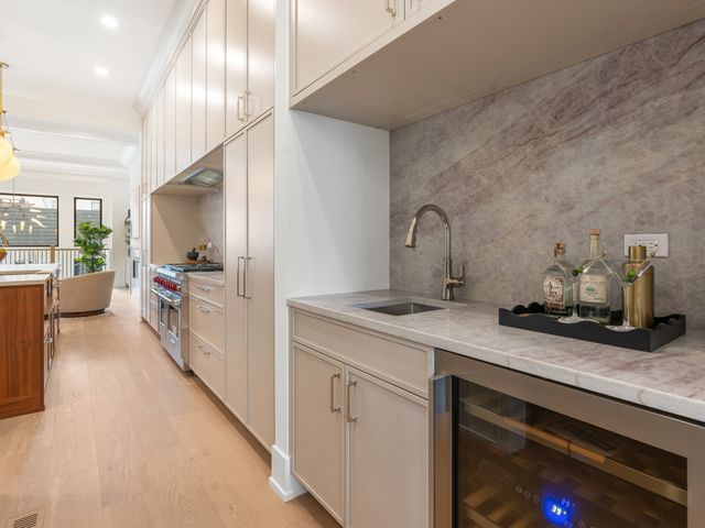 3041 N Leavitt Street, Chicago, IL 60618