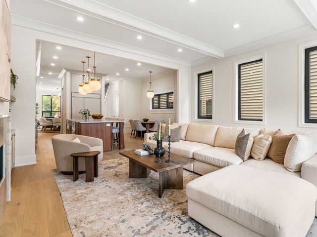 3041 N Leavitt Street, Chicago, IL 60618