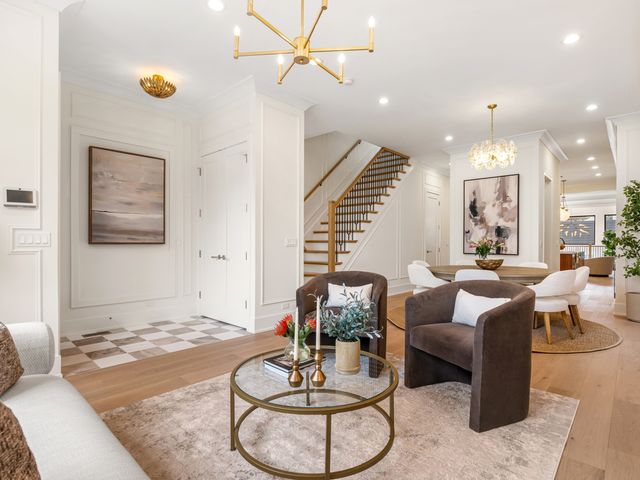 3041 N Leavitt Street, Chicago, IL 60618