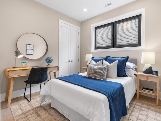 3041 N Leavitt Street, Chicago, IL 60618