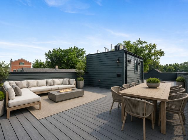 3041 N Leavitt Street, Chicago, IL 60618