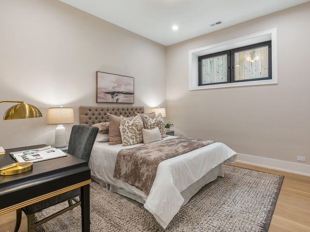 3041 N Leavitt Street, Chicago, IL 60618