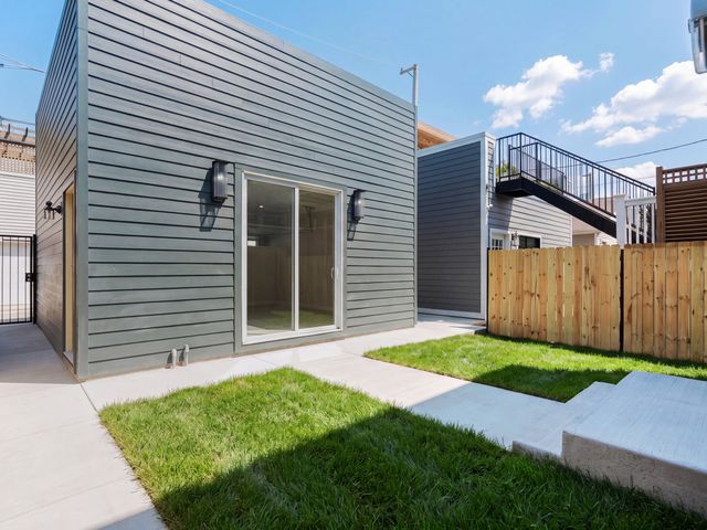 3041 N Leavitt Street, Chicago, IL 60618