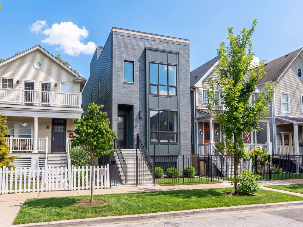 3041 N Leavitt Street, Chicago, IL 60618