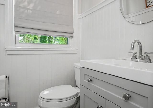 20 VASSAR DR, Newark, DE 19711
