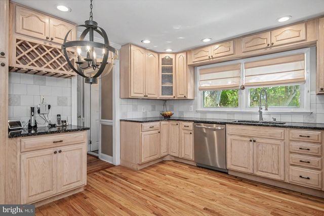 20 VASSAR DR, Newark, DE 19711