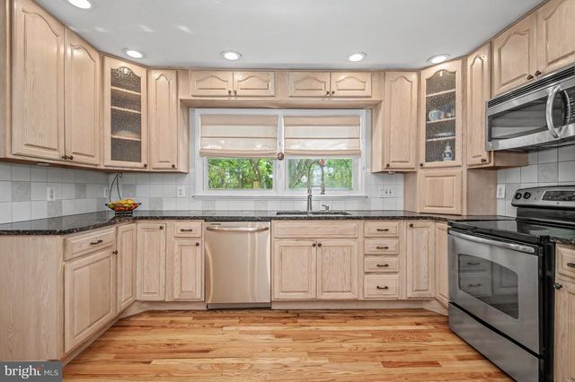 20 VASSAR DR, Newark, DE 19711