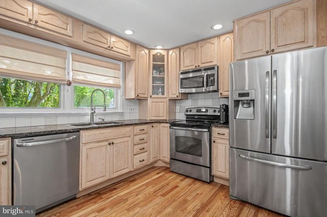 20 VASSAR DR, Newark, DE 19711