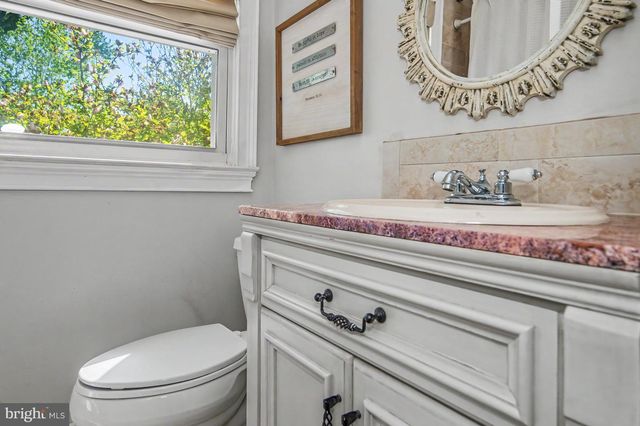 20 VASSAR DR, Newark, DE 19711