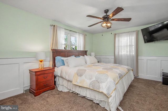 20 VASSAR DR, Newark, DE 19711