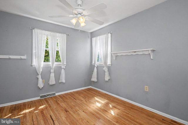20 VASSAR DR, Newark, DE 19711