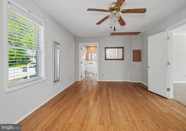 20 VASSAR DR, Newark, DE 19711