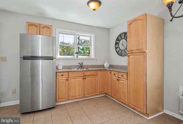 20 VASSAR DR, Newark, DE 19711